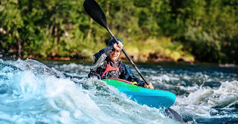 0 featured 2022 08 best whitewater kayaks for beginners 2022