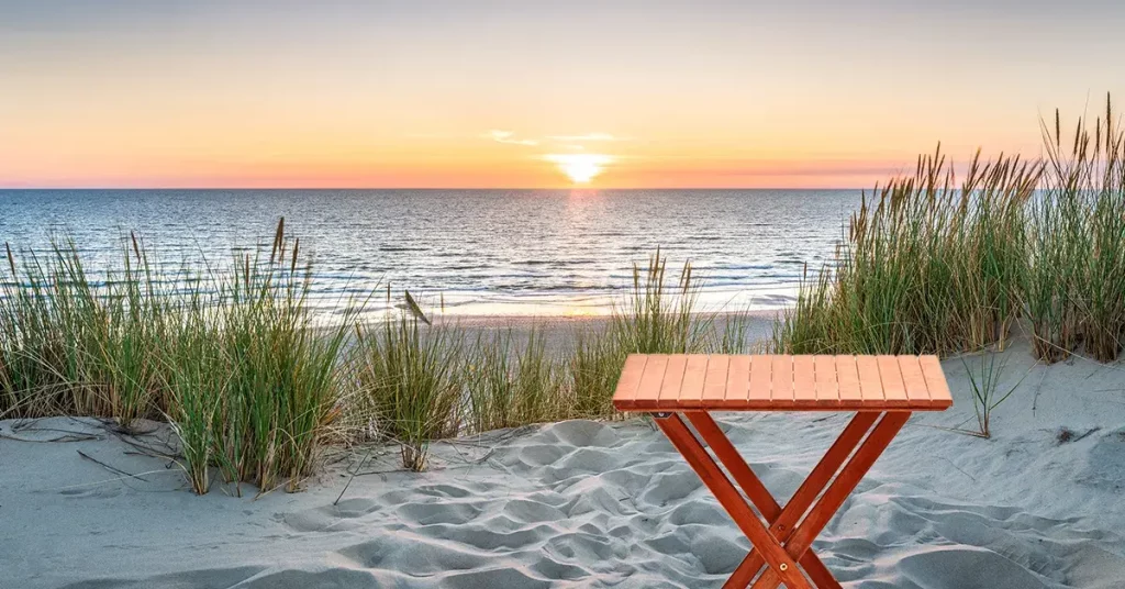 0 featured 2022 07 best beach tables
