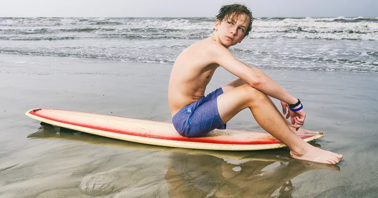 0 2022 04 grom vs kook surfing featured