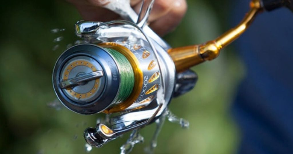 how to clean a fishing reel